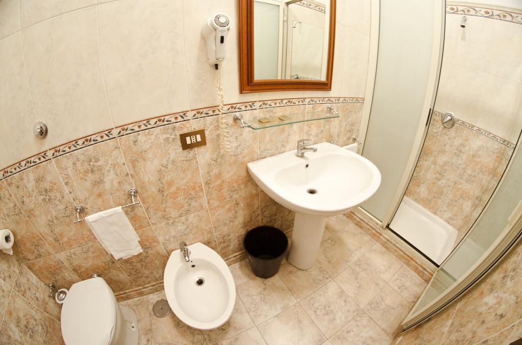 Hotel Villa Maria Napoli Camera foto