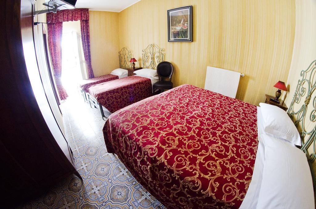 Hotel Villa Maria Napoli Camera foto